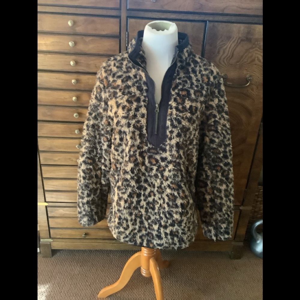 Women’s NWT Fleece Leopard Pullover